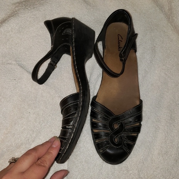 🚫SOLD Clark's Sandals - Picture 2 of 4